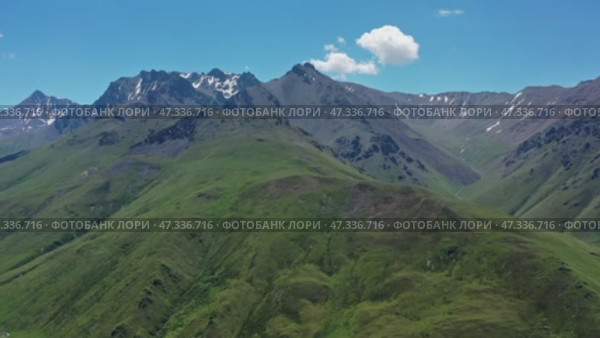 Summer landscape in Caucasus Mountains. Стоковое видео, видеограф Михаил Коханчиков / Фотобанк Лори