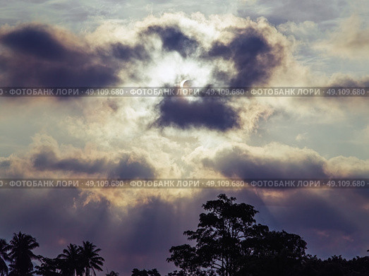 sun eclipse in Thailand  March 12, 2016. Редакционное фото, агентство Ingram Publishing / Фотобанк Лори