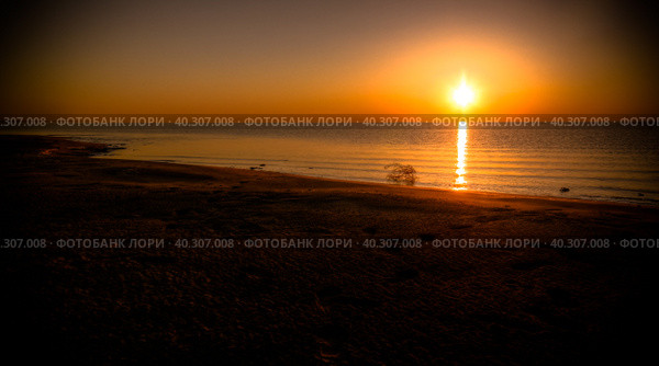 Sunrise Panorama view to Aral sea from the rim of Plateau Ustyurt near Aktumsuk cape in Karakalpakstan, Uzbekistan. Стоковое фото, фотограф Сергей Майоров / Фотобанк Лори