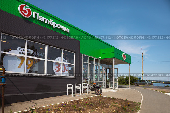 Супермаркет магазин "Пятёрочка" 5, проспект Героев, 5Б. Город Балаково, Саратовская область, Россия. Редакционное фото, фотограф Неведицына Елена / Фотобанк Лори