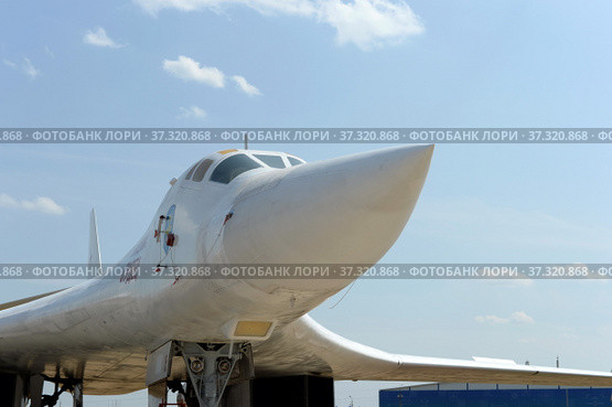 Сверхзвуковой стратегический бомбардировщик дальней авиации Ту-160 («Белый лебедь») на Международном авиационно-космическом салоне МАКС-2021 в Жуковском, Россия. Редакционное фото, фотограф Free Wind / Фотобанк Лори