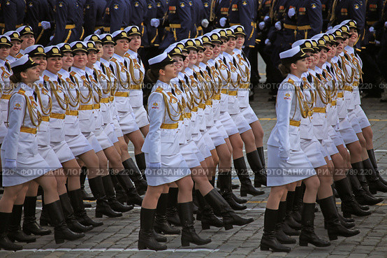 Сводный парадный расчет девушек- курсантов Военного университета МО России и Вольского военного института материального обеспечения (ВА МТО) имени А.В. Хрулева на генеральной репетиции парада посвященному Дню Победы, Москва, 2016. Редакционное фото, фотограф Алексей Гусев / Фотобанк Лори