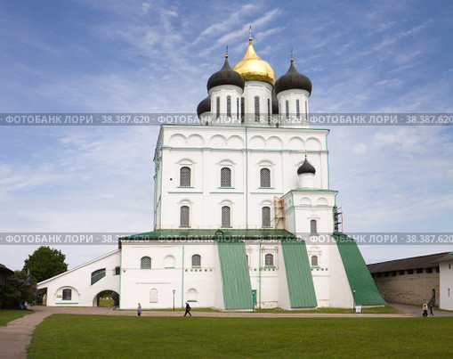Свято-Троицкий собор в Псковском кремле (2015 год). Редакционное фото, фотограф Солодовникова Елена / Фотобанк Лори