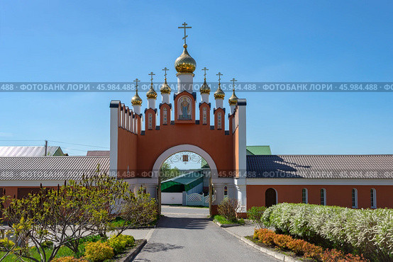 Святые врата в Свято-Варсонофиевском монастыре. Республика Мордовия (2024 год). Стоковое фото, фотограф Анна Карасева / Фотобанк Лори