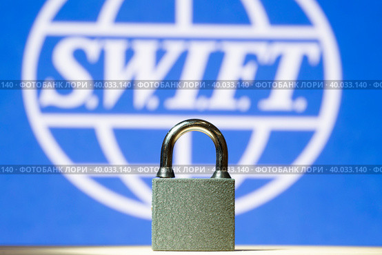 Syktyvkar, Komi, Russia, January 21, 2023,Swift block, concept.Castle on the background of the Swift logo. Редакционное фото, фотограф Александр Поташев / Фотобанк Лори