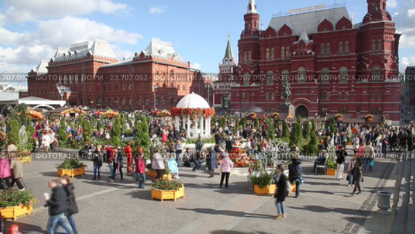 Сырная ярмарка в Москве на Манежной площади (2016 год). Редакционное видео, видеограф Наталья Волкова / Фотобанк Лори
