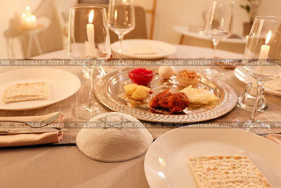 Table served for Passover Seder (Pesach) Стоковое фото, фотограф Pixel_shot / Фотобанк Лори