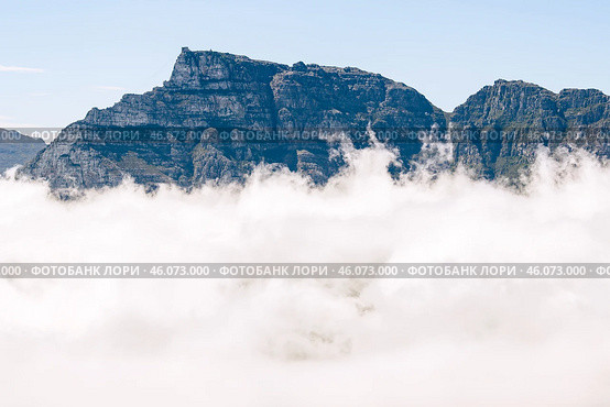 Tafelberg, Table Mountain shrouded in fog, Cape Town. Стоковое фото, фотограф Екатерина Якименко / Фотобанк Лори