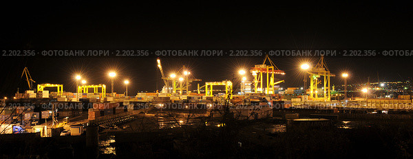 Такелажные работы в морском порту Новороссийска (2010 год). Редакционное фото, фотограф Игорь Архипов / Фотобанк Лори