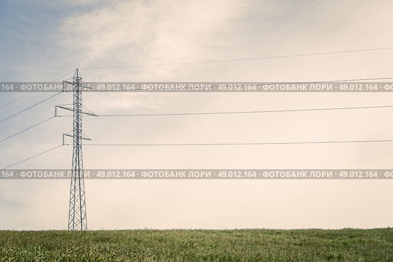 Tall pylons with wires on a green field. Стоковое фото, агентство Ingram Publishing / Фотобанк Лори