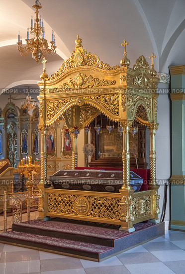 Тамбов. Спасо-Преображенский кафедральный собор. Рака с мощами святителя Питирима Тамбовского (2015 год). Стоковое фото, фотограф Алексей Шаповалов (Стерх) / Фотобанк Лори