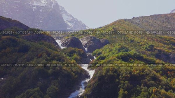 Tana glacier in North Ossetia, mountain waterfalls in the highlands. Стоковое видео, видеограф Юрий Поздников / Фотобанк Лори