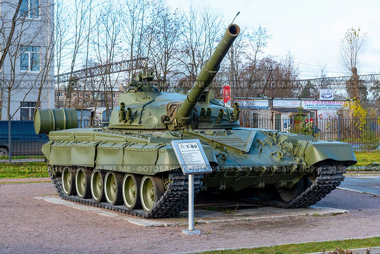 Танк Т-80 в парке "Патриот". Луга, Ленинградская область (2020 год). Редакционное фото, фотограф Александр Щепин / Фотобанк Лори