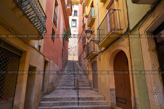 Tarragona narrow streets in Catalonia Spain. Стоковое фото, агентство Ingram Publishing / Фотобанк Лори