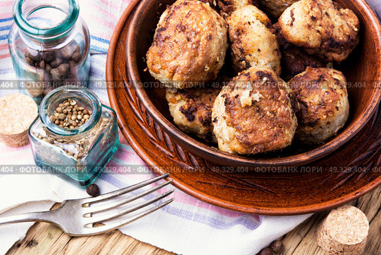 tasty homemade cutlets. Homemade cutlets in clay ware on a plate.Ukrainian food. Стоковое фото, агентство Ingram Publishing / Фотобанк Лори