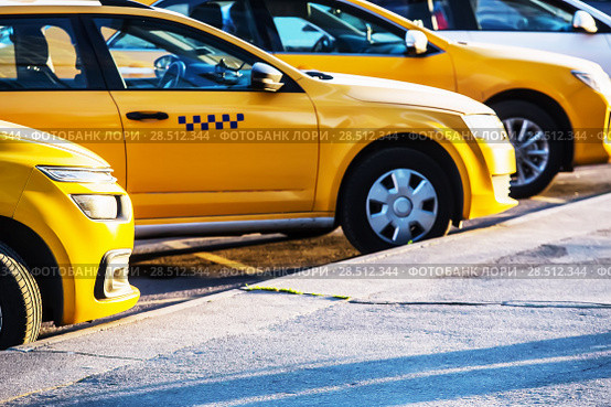 Taxi in the parking lot. Стоковое фото, фотограф Юрий Бизгаймер / Фотобанк Лори
