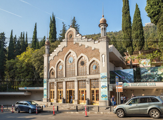 Tbilisi Mtatsminda Funicular Lower Station Building (2018 год). Редакционное фото, фотограф Юлия Бабкина / Фотобанк Лори
