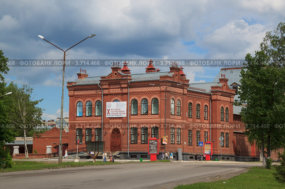 Театр драмы в городе Лысьве. Пермский край. Россия (2012 год). Редакционное фото, фотограф Андрей Щекалев (AndreyPS) / Фотобанк Лори