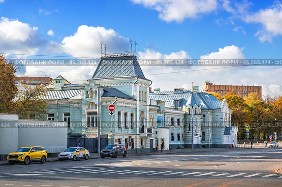 Театр Уголок дедушки Дурова, Олимпийский проспект, Москва. Редакционное фото, фотограф Baturina Yuliya / Фотобанк Лори