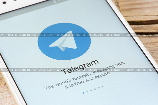 Telegram application on smartphone (2018 год). Редакционное фото, фотограф Александр Лычагин / Фотобанк Лори