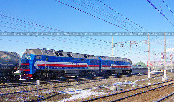 Тепловоз 2ТЭ25Км-0451 компании БалтТрансСервис на путях РЖД, Санкт-Петербург (2020 год). Редакционное фото, фотограф Алексей Иванов / Фотобанк Лори