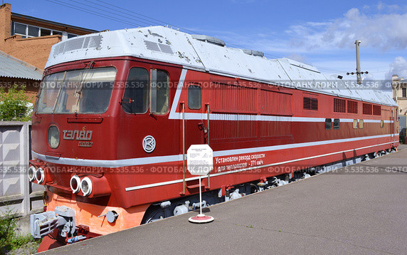 Тепловоз ТЭП80- 0002 на Варшавском вокзале в Санкт-Петербурге (2013 год). Редакционное фото, фотограф Абрамов Роман Николаевич / Фотобанк Лори