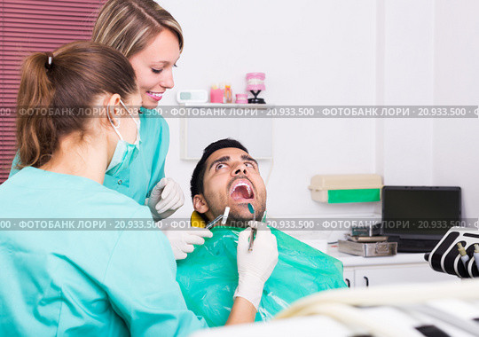 Terrified client in dental clinic. Стоковое фото, фотограф Яков Филимонов / Фотобанк Лори