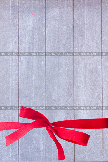 textutre of weathered gray wooden planks  with red bow background. wooden planks. Стоковое фото, агентство Ingram Publishing / Фотобанк Лори