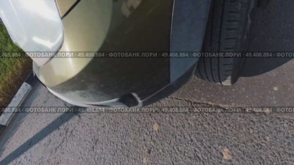 The car is parked on the side of the road so that its bumper is visible. Bright sun. Стоковое видео, видеограф Ярославский Максим / Фотобанк Лори