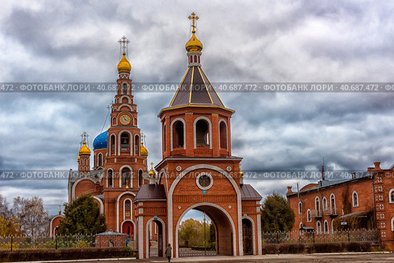The Cathedral of the Holy Equal-to-the-Apostles Prince Vladimir, Novocheboksarsk (2017 год). Редакционное фото, фотограф Анна Кривицкая / Фотобанк Лори