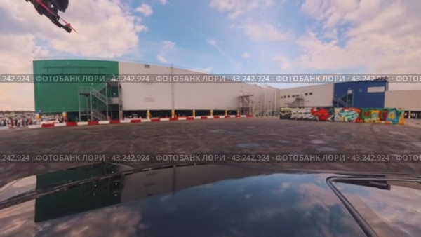 The drift car on the site performs a demonstration race. Shooting with a 360 degree camera. Russia.Moscow. 26.05.24 (2024 год). Редакционное видео, видеограф Ярославский Максим / Фотобанк Лори