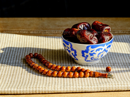 The first meal, Muslim fast Eid al, Uraza. Стоковое фото, фотограф Ирина Кононова / Фотобанк Лори