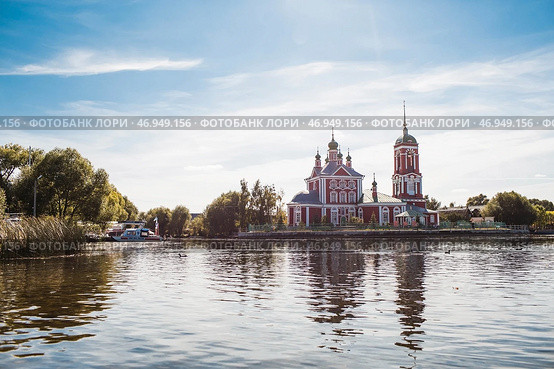 The Golden Ring of Russia, the city of Pereslavl-Zalessky. The Church of the Forty Sevastian Martyrs is reflected in the afternoon in Pleshcheyev Lake. Стоковое фото, фотограф Photojuli / Фотобанк Лори