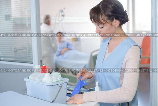 the hospital janitress. Стоковое фото, агентство Ingram Publishing / Фотобанк Лори