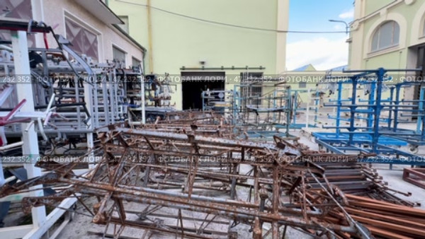 The Industrial Metal Framework found within the Storage Area of the facility plays a vital role. Стоковое видео, видеограф Vladimir Vintonjak / Фотобанк Лори