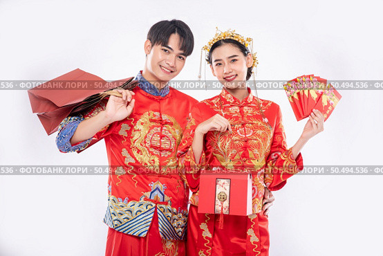 The Man and woman wear cheongsam get the red bag , gift money and some gift from their relative in traditional day. Стоковое фото, агентство Ingram Publishing / Фотобанк Лори