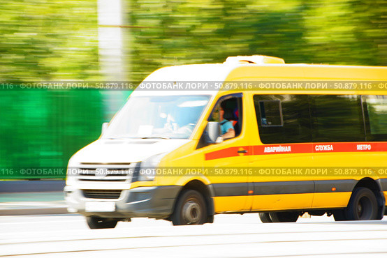The metro emergency service car is in a hurry to get out. Russia. Moscow. 25.07.25. Редакционное фото, фотограф Ярославский Максим / Фотобанк Лори