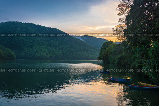 The Phewa lake in Pokhara, Nepal (2018 год). Стоковое фото, фотограф Валерий Смирнов / Фотобанк Лори