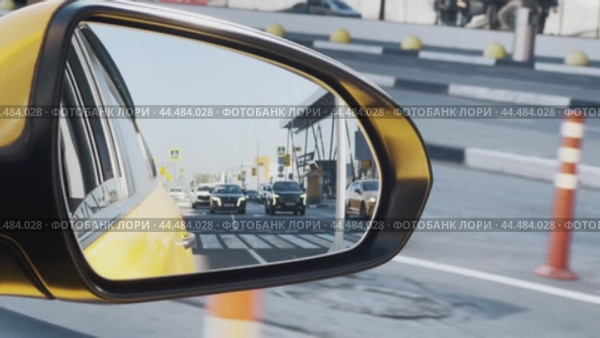 The road from the airport is reflected in the rear mirror of the car when driving on the road. Стоковое видео, видеограф Ярославский Максим / Фотобанк Лори