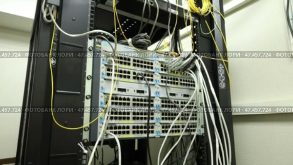 the server cabinet in the computer department of the enterprise is in operation. Стоковое видео, видеограф Алексей Сергеев / Фотобанк Лори