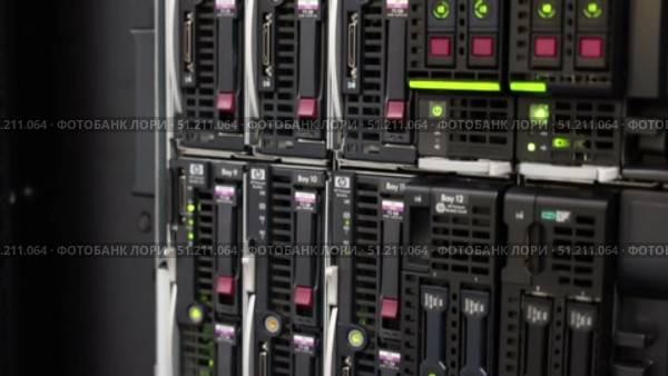 the server is working in the computer center. Стоковое видео, видеограф Алексей Сергеев / Фотобанк Лори