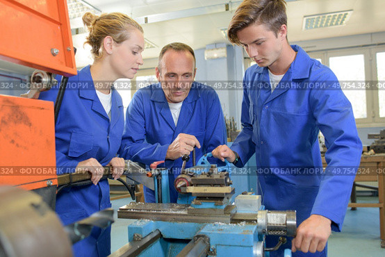 the three machinist at work. Стоковое фото, агентство Ingram Publishing / Фотобанк Лори