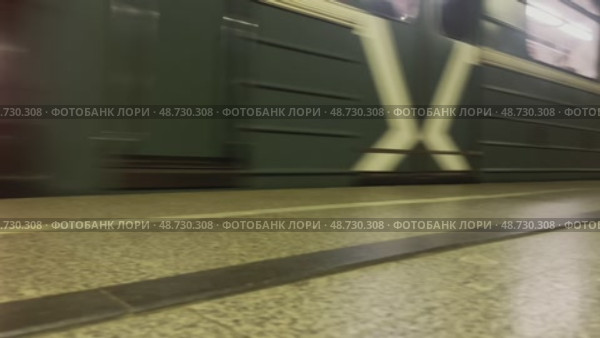 The train arrives at the station. Russia. Moscow. 21.05.2025. Стоковое видео, видеограф Ярославский Максим / Фотобанк Лори
