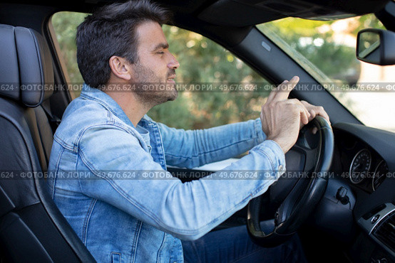 the upset driver man in the car discontent. Стоковое фото, агентство Ingram Publishing / Фотобанк Лори