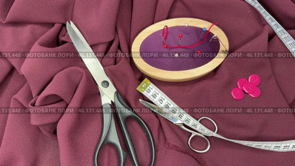 Time lapse video of burgundy silk fabric. A woman's hand of seamstress lays out the necessary supplies for sewing a dress on the fabric on a table. Flat lay, close-up, top view, fast motion. Стоковое видео, видеограф Виктория Катьянова / Фотобанк Лори