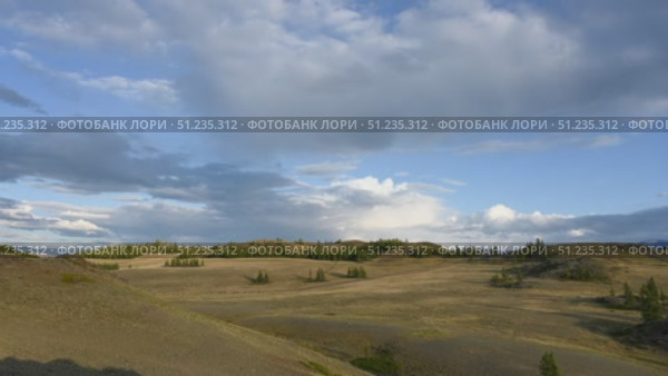 Timelapse of the sunny landscape of foothills of the North Chuisky ridge in the Altay Mountains, Russia. Стоковое видео, видеограф Алексей Кузнецов / Фотобанк Лори