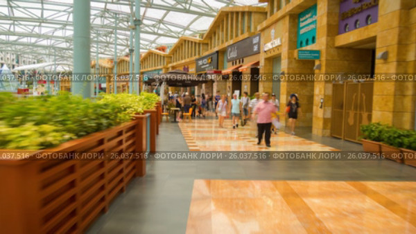 Timelapse POV  Walk Through  Shopping Mall at Sentosa island in Singapore. Редакционное видео, видеограф Кирилл Трифонов / Фотобанк Лори