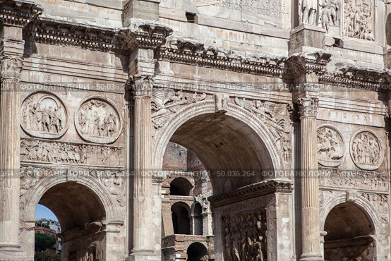 Tito arc in Roman Forum close up in Rome, Italy. Rome City at sunny day. Стоковое фото, агентство Ingram Publishing / Фотобанк Лори