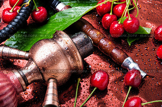 Tobacco pipe and smoking tobacco with rose flavor.Refined taste of tobacco. Smoking rose-flavored tobacco. Стоковое фото, агентство Ingram Publishing / Фотобанк Лори