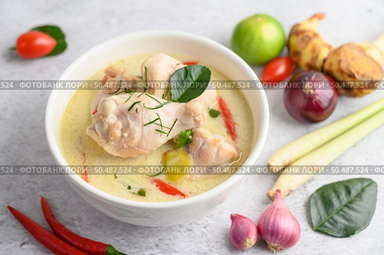 Tom Kha Kai in a bowl with kaffir lime leaves, lemongrass, red onion, galangal and chilli.Selective focus. Стоковое фото, агентство Ingram Publishing / Фотобанк Лори